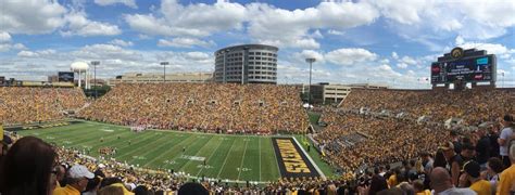 Kinnick Stadium - Facts, figures, pictures and more of the Iowa State ...