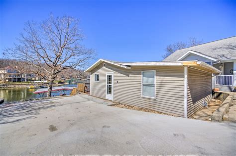 Waterfront Lake of the Ozarks Cabin w/ Boat Dock! - Camdenton, MO | Evolve