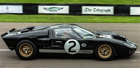 The Ford GT40 that won Le Mans in 1966. : r/carporn