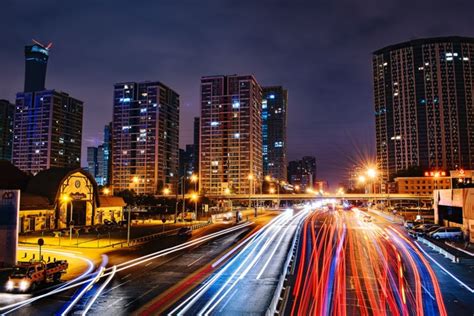 How to Shoot Night Cityscape Photos (With Long Exposure)