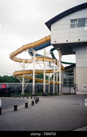 Aquadrome Swimming Pool water slides, Basingstoke Leisure Park ...