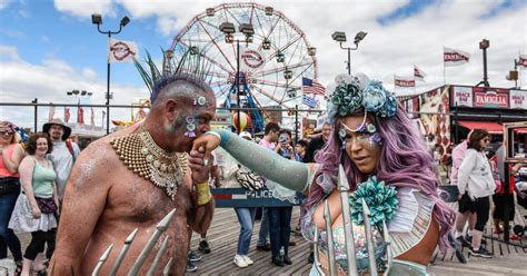 Coney Island Mermaid Parade returns for first time since 2019 - CBS New ...