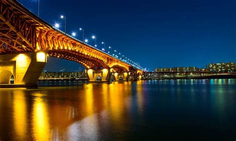 Seongsu Bridge in Seoul,korea Stock Image - Image of light, river: 64618021