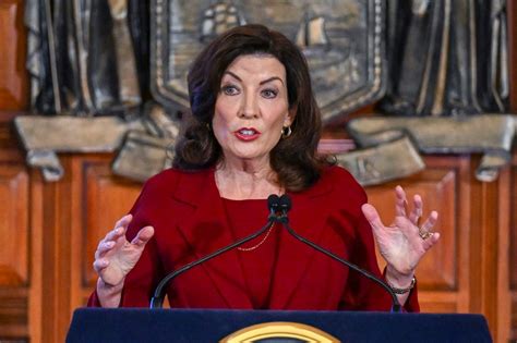 Gov. Hochul pushes for paid medical leave during pregnancy in NY ...