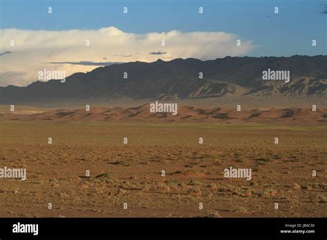 the gobi desert in mongolia Stock Photo - Alamy