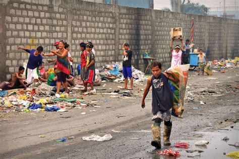 Smokey Mountain: A Walk Through The Slums Of Manila, Philippines ...