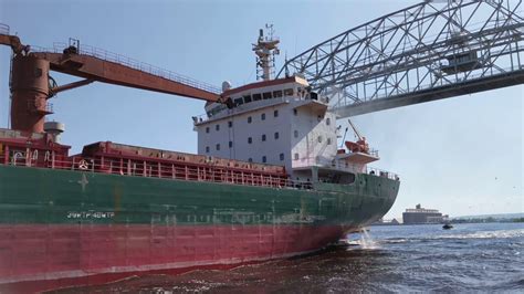 Cargo ship going under lift bridge in Duluth, MN - YouTube