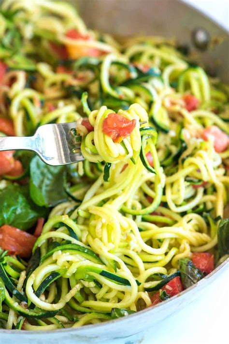 헤헤헤: Guilt-Free Garlic Parmesan Zucchini Noodles Pasta Recipe