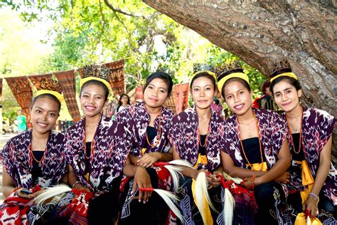 Sumba’s Tenun Ikat Traditional Handwoven Fabric Festival 2018 ...