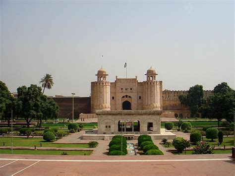 Lahore Fort Attractions, Facts & History