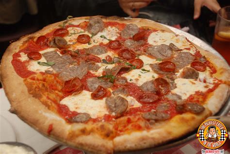 THE PICKIEST EATER IN THE WORLD: LOMBARDI'S: AMERICA'S FIRST PIZZA PLACE