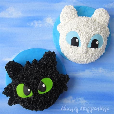 Toothless and Light Fury Cakes - Hungry Happenings [VIDEO]