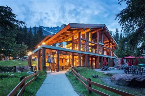 The 6 Best Lake Louise Hotels - Travel Banff Canada