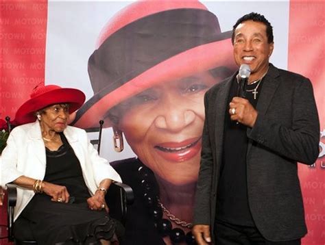 Smokey Robinson pays tribute to Motown's chief of charm - mlive.com