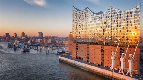 Bing HD Wallpaper Oct 7, 2024: The Elbphilharmonie concert hall in ...