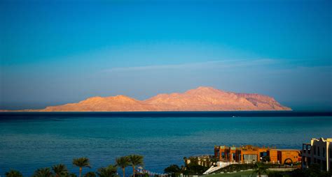 Tiran island, that was once a part of Egypt. : r/pics