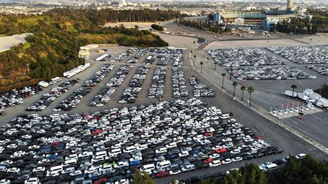 Dodger Stadium, Angel Stadium parking lots are full, and here's why - ESPN