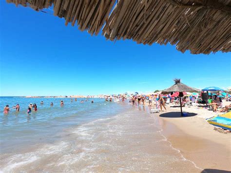 Verano en Las Grutas: así es Piedras Coloradas, una de las playas más ...