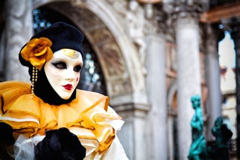 How to Attend Masquerade Balls at Venice’s Carnival - See Italy