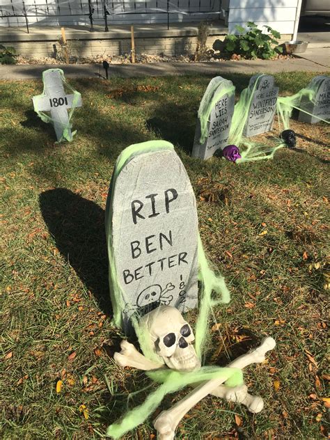 DIY Gravestones Halloween | Halloween