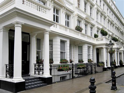 Best Neighborhoods to Explore In London | Clarendon Apartments ...