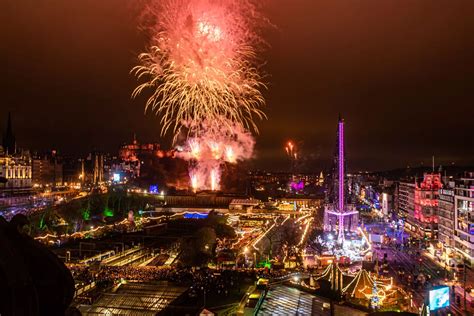 Edinburgh Hogmanay: Best photos from street party and fireworks as ...