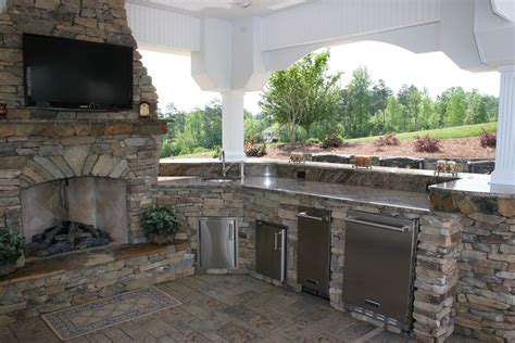 Outdoor Kitchen and Fireplace