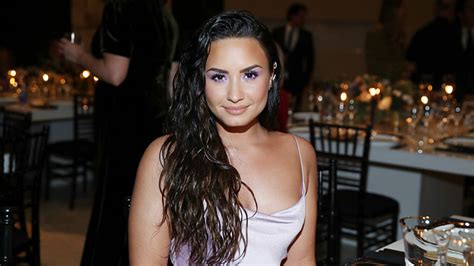 Demi Lovato Flaunts 'Accidental' Weight Loss: 'I Don’t Live My Life ...