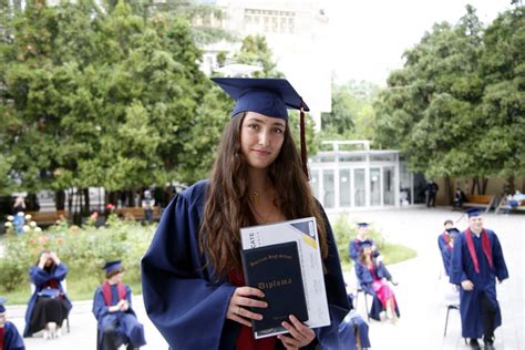 The Graduation Ceremony of the American High School Class of 2021 ...