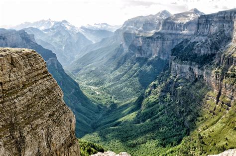 the pyrenees mountains designate the border between france and ...