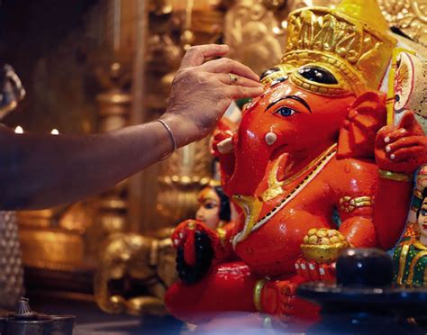 Shri Siddhivinayak Ganapati Mandir Mumbai - RGWords