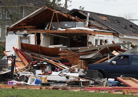 WKRG | Damage mounts as Hurricane Laura slams into the Gulf Coast