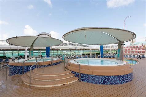 Pool Deck on Royal Caribbean Voyager of the Seas Cruise Ship - Cruise ...