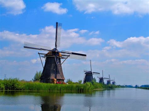 Historic Windmills in Kinderdijk, Netherlands - Encircle Photos