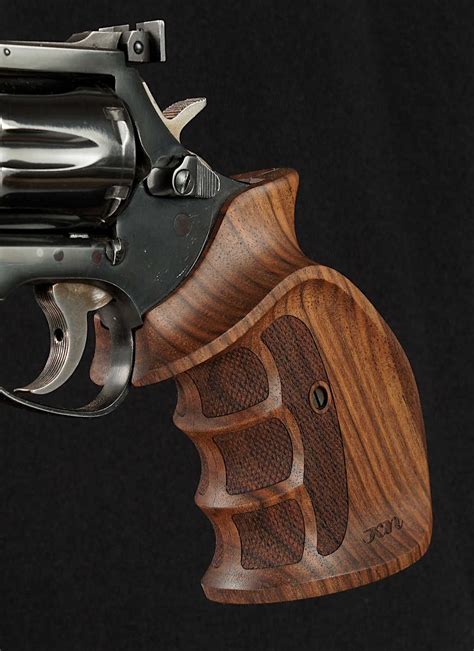 Karl Nill Maßgriffe | Special grips for Revolvers