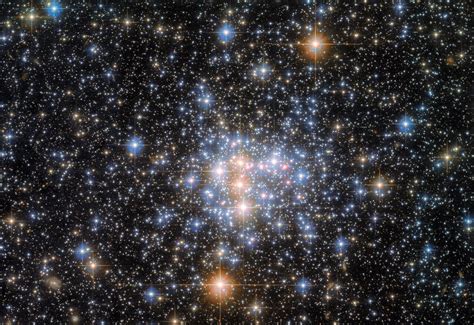 Hubble Space Telescope reveals a stunning star cluster (photo) | Space