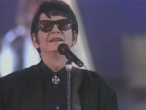 Download Roy Orbison Oh Pretty Woman Live Wallpaper | Wallpapers.com