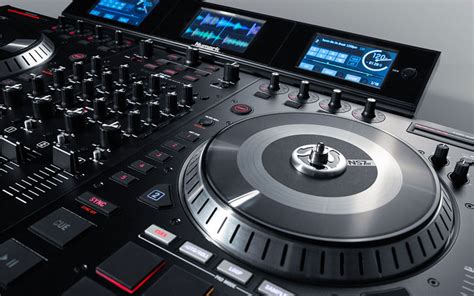 Numark NS7III Four-Deck Serato DJ Controller w/ Multi-Screen Display