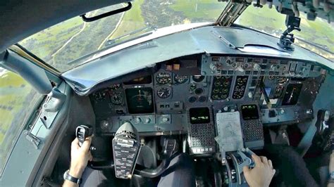 Boeing 737-400 Cockpit Approach & Landing at Thessaloniki | Pilot's ...