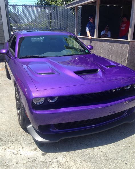 Plum Crazy Dodge Challenger Hellcat SRT : Autos