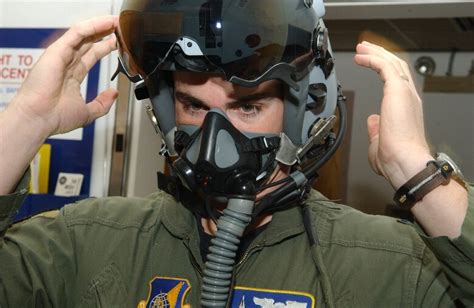 New helmet gives pilots the edge > U.S. Air Force > Article Display