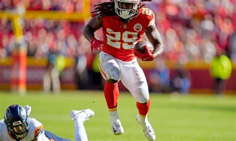 Kareem Hunt injury: Is Chiefs RB playing today vs Panthers?