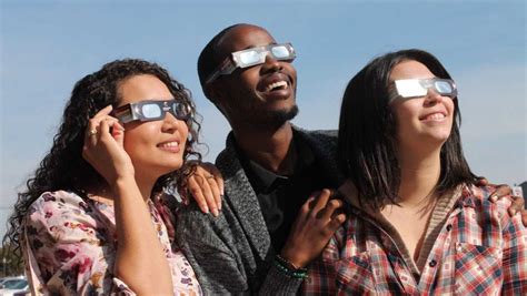 A Buyer's Guide: Where to Buy the Best Solar Eclipse Glasses - HubPages