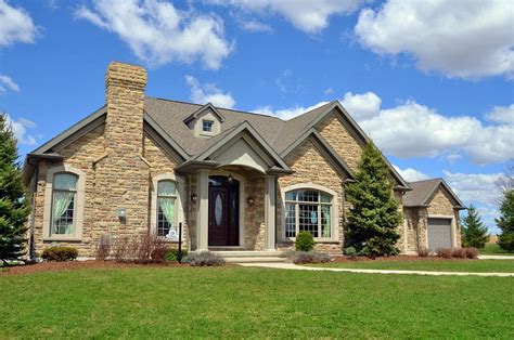 Why You Should Buy or Build in Innisfil, Ontario - Royal Homes