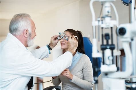 Things You Must Know Before Choosing An Optometrist Specialist ...