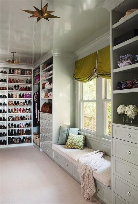 10+ Small Walk In Closet With Window Ideas – DECOOMO