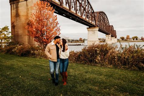 Engagement Photos at the Louisville Waterfront - Louisville Wedding ...