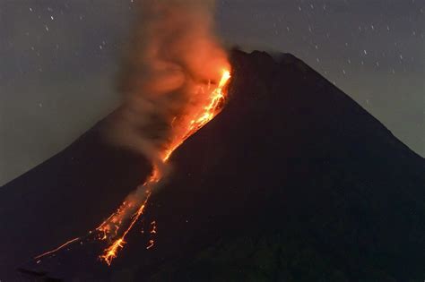 Merapi volcano erupts, spews hot lava - Archipelago - The Jakarta Post