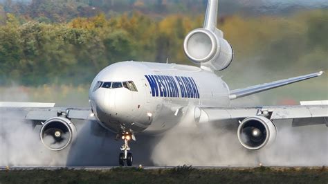 Unbelievable MD-11 LANDING on a WET RUNWAY (4K) - YouTube