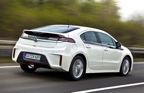 Opel Ampera (2012) - picture 17 of 30